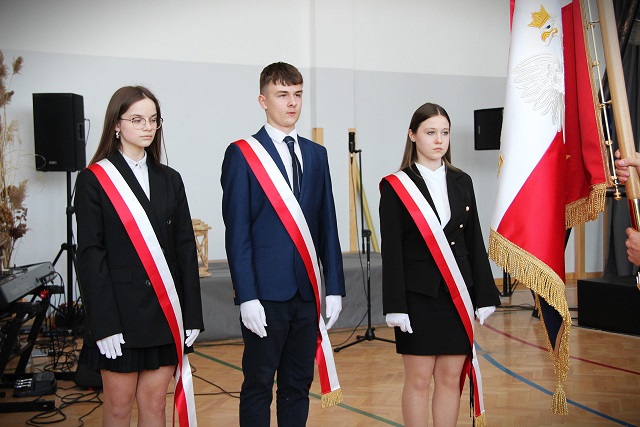 Uroczystość nadania Szkole Podstawowej w Sękowej imienia i sztandaru