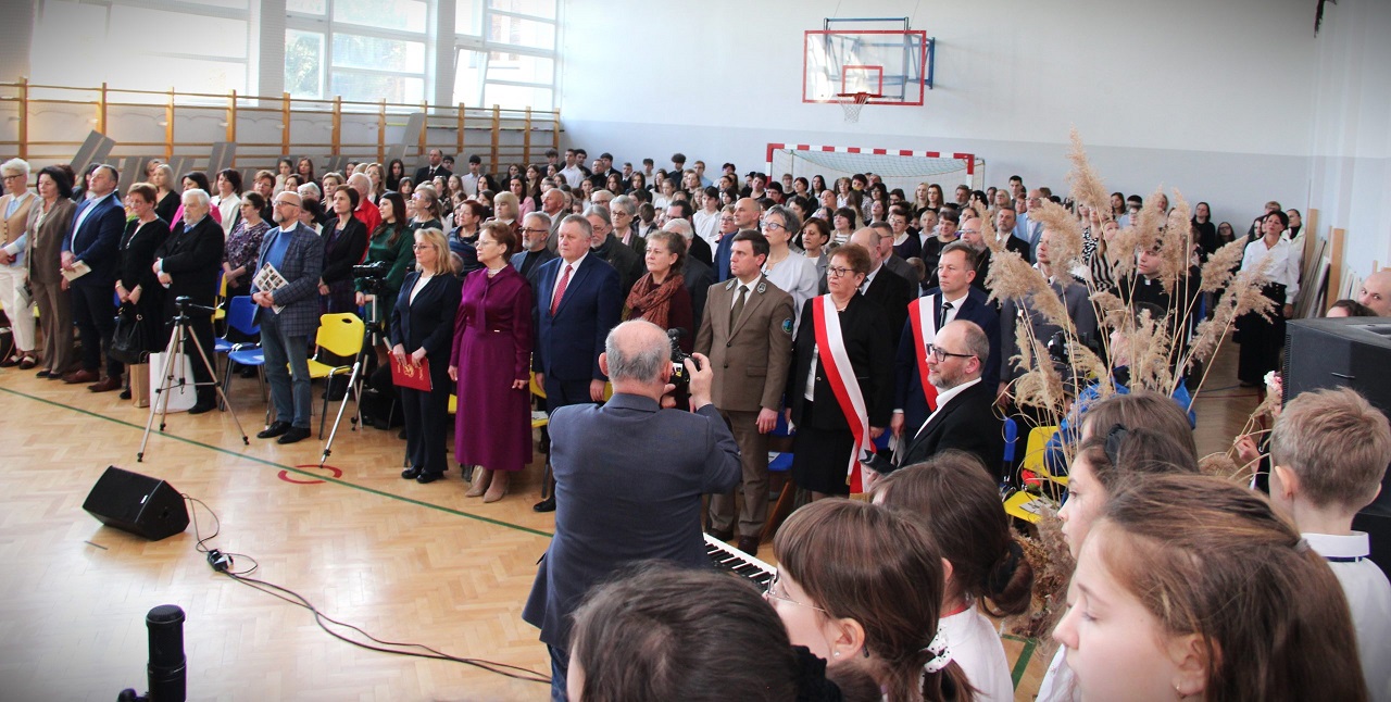 Uroczystość nadania Szkole Podstawowej w Sękowej imienia i sztandaru
