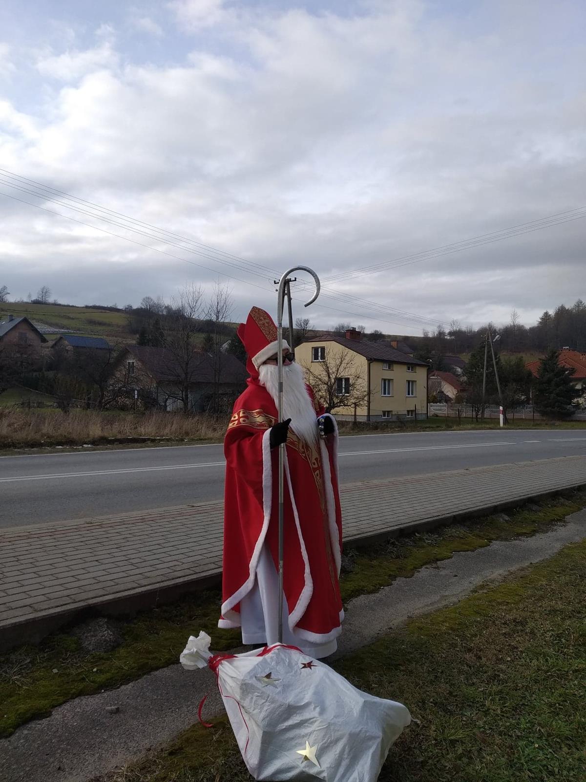 Święty Mikołaj z wizytą w przedszkolu 