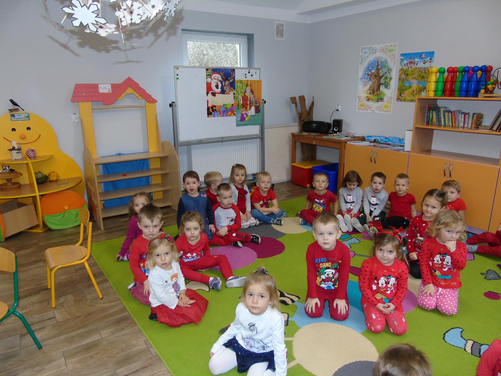Święty Mikołaj z wizytą w przedszkolu 