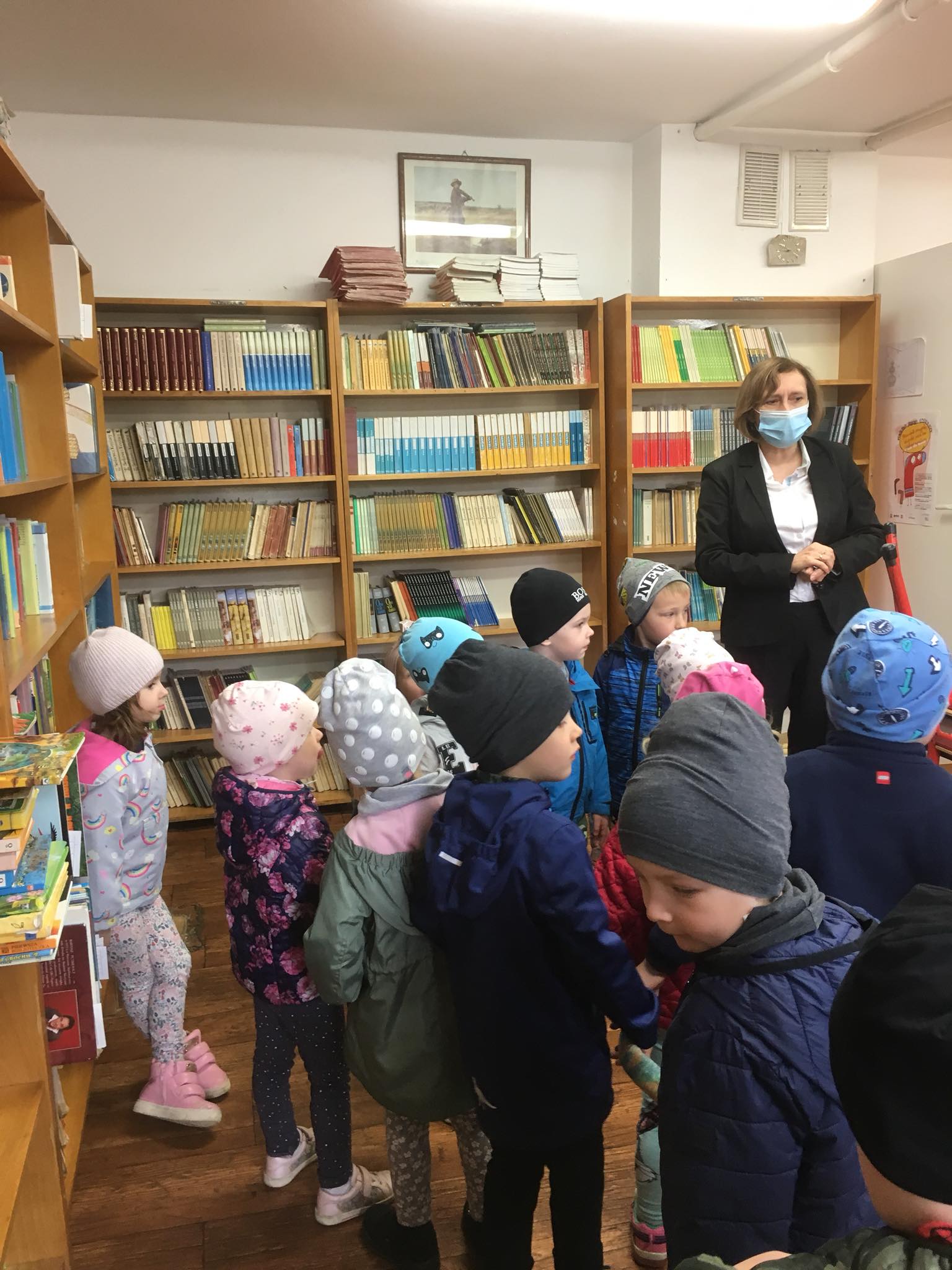 Wizyta w szkolnej bibliotece.