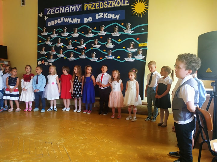 Pożegnanie przedszkola przez dzieci z zerówki