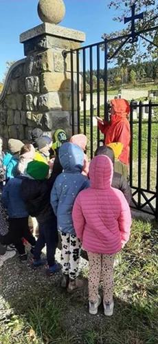 Nasze Przedszkole też pamięta - Wyjście na cmentarz